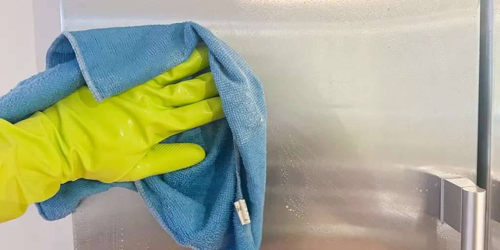 Cleaning with microfiber cloth