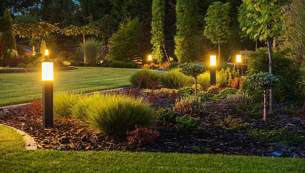 outdoor landscaping lights
