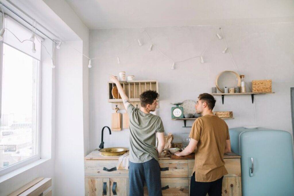 friends-preparing-food-domestic-kitchen