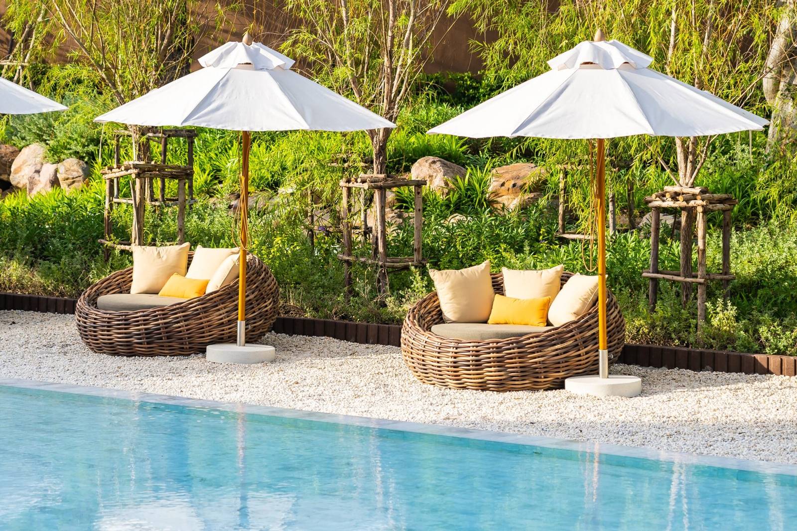 Poolside Landscaping Ideas